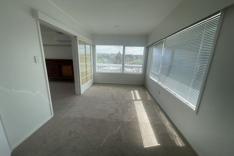 Photo of property in 48 Tauhinu Road, Greenhithe, Auckland, 0632