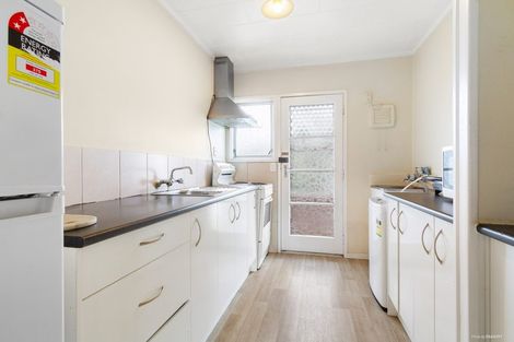 Photo of property in 3/305 Great North Road, Henderson, Auckland, 0612