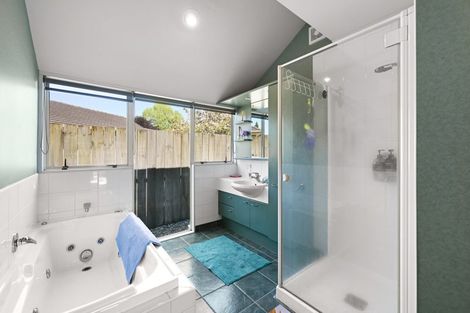 Photo of property in 12 Dover Road, St Andrews, Hamilton, 3200