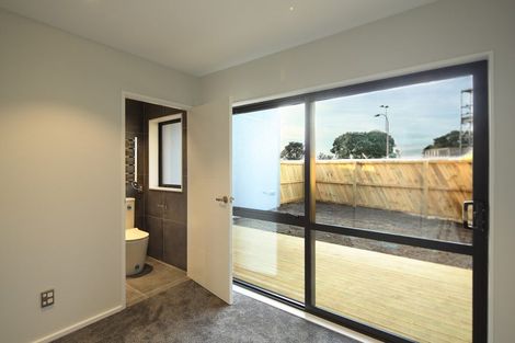 Photo of property in 27 Meritage Lane, Te Atatu South, Auckland, 0610