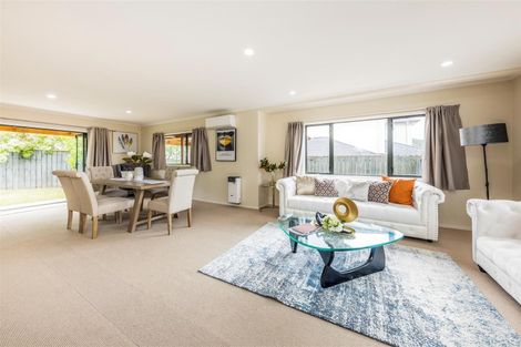 Photo of property in 2 Cuthill Close, Albany, Auckland, 0632