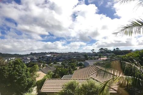 Photo of property in 11 Margaret Henry Crescent, Oteha, Auckland, 0632