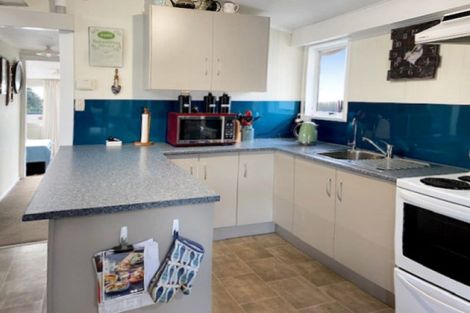 Photo of property in 15 Mack Street, Foxton Beach, Foxton, 4815