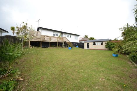 Photo of property in 10 Rook Place, Unsworth Heights, Auckland, 0632