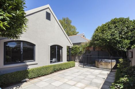 Photo of property in 135 Fendalton Road, Fendalton, Christchurch, 8052