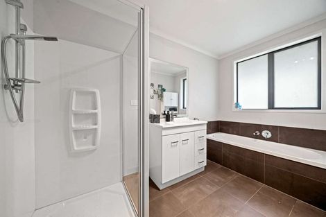 Photo of property in 296 Forest Hill Road, Waiatarua, Auckland, 0612