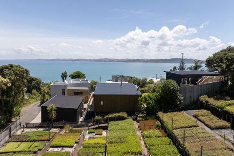 Photo of property in 14 Whaanga Road, Raglan, 3297