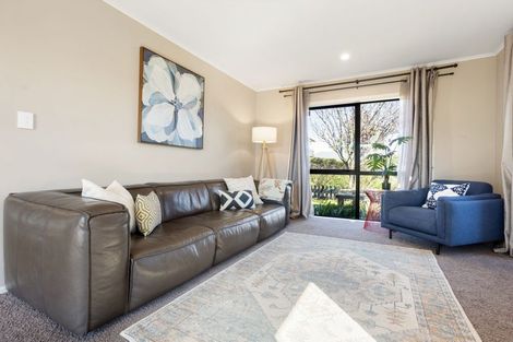 Photo of property in 5 Ruske Place, Grandview Heights, Hamilton, 3200
