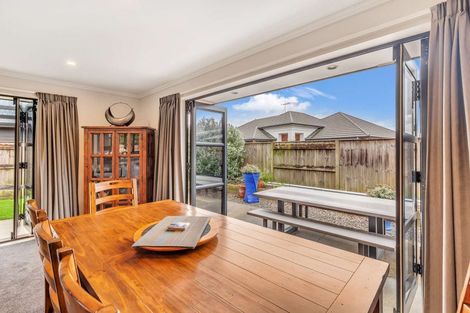 Photo of property in 15 Trump Place, Kelvin Grove, Palmerston North, 4414