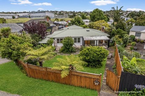 Photo of property in 10 Mackwood Place, Birkdale, Auckland, 0626