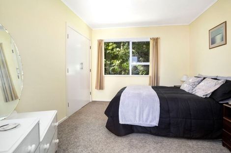 Photo of property in 12 Kinapori Terrace, Newlands, Wellington, 6037