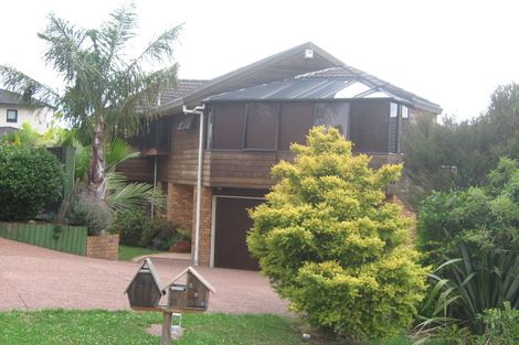 Photo of property in 1/31 Holdaway Avenue, Northcote, Auckland, 0627