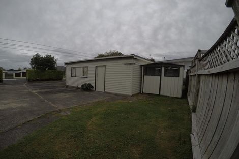 Photo of property in 2 Hereford Street, Te Atatu Peninsula, Auckland, 0610