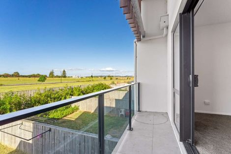 Photo of property in 63 Hayfield Way, Karaka, Papakura, 2113