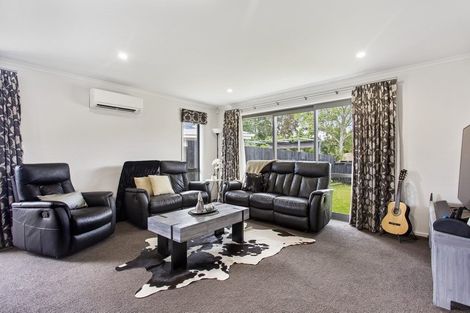 Photo of property in 17 Old Wairoa Road, Papakura, 2110