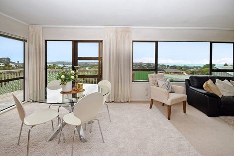 Photo of property in 4a Tower Hill, Stanmore Bay, Whangaparaoa, 0930