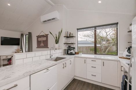 Photo of property in 21 Peppertree Glade, Kelvin Grove, Palmerston North, 4414