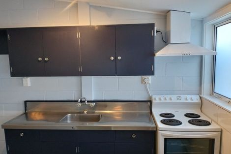 Photo of property in 23f7 Collins Avenue, Tawa, Wellington, 5028