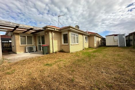 Photo of property in 32 Frank Bunce Grove, Flat Bush, Auckland, 2019