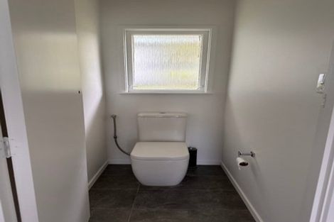 Photo of property in 2/7 Dakota Avenue, Beach Haven, Auckland, 0626