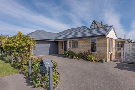 Photo of property in 12 Seymour Street, Hornby, Christchurch, 8042