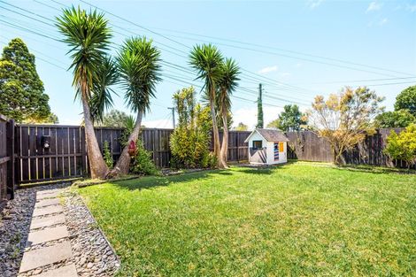 Photo of property in 16 Taikata Road, Te Atatu Peninsula, Auckland, 0610