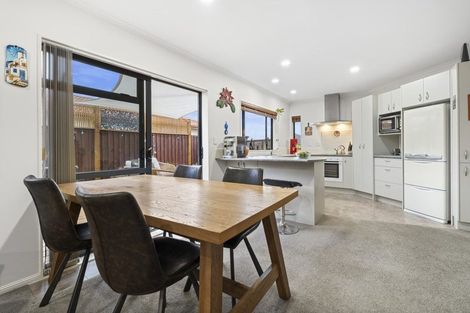 Photo of property in 44 Chesterfield Way, Orewa, 0931