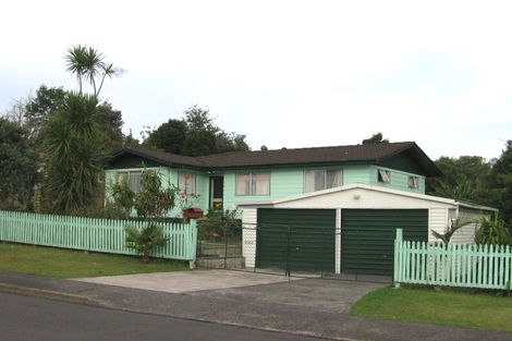 Photo of property in 50 Fitzherbert Avenue, West Harbour, Auckland, 0618