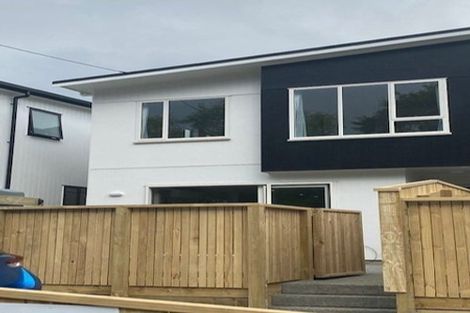 Photo of property in 28 Collins Avenue, Tawa, Wellington, 5028