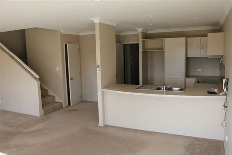 Photo of property in 2/14 Ponderosa Drive, Oteha, Auckland, 0632