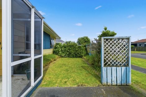 Photo of property in 2 Awatea Street, Castlecliff, Whanganui, 4501