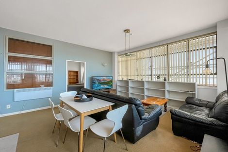 Photo of property in Endeavour Apartments, 16/125u Thorndon Quay, Pipitea, Wellington, 6011