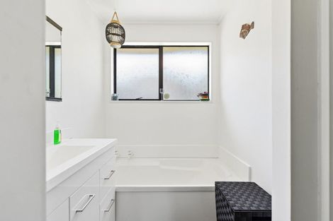 Photo of property in 52 Langstone Street, Welcome Bay, Tauranga, 3112