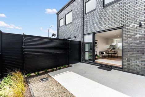 Photo of property in 1 Erina Road, Wiri, 2104