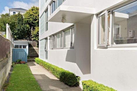 Photo of property in Victoria Court, 4u7 Queen Street, Mount Victoria, Wellington, 6011