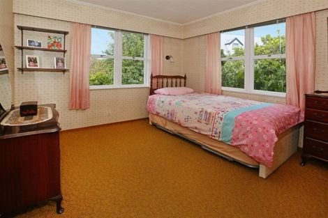Photo of property in 11 Meadow Crescent, Te Atatu South, Auckland, 0602