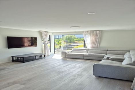 Photo of property in 38 Paparahi Place, Wainui, 0992