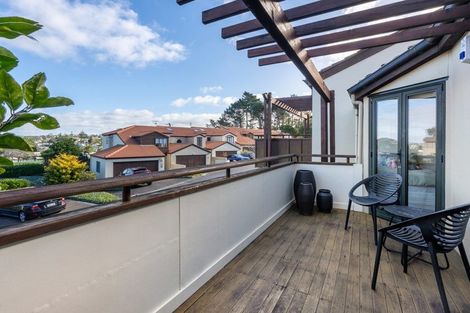 Photo of property in 10/8 Tobago Place, Sunnynook, Auckland, 0620