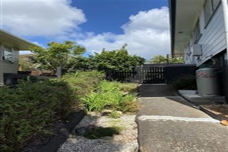 Photo of property in 16 Temuri Place, Glendene, Auckland, 0602