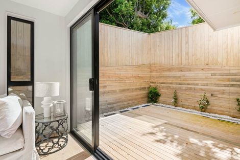 Photo of property in 70d Bond Crescent, Forrest Hill, Auckland, 0620