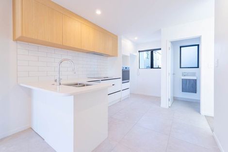Photo of property in 1/82 Rosewarne Crescent, Glendene, Auckland, 0602
