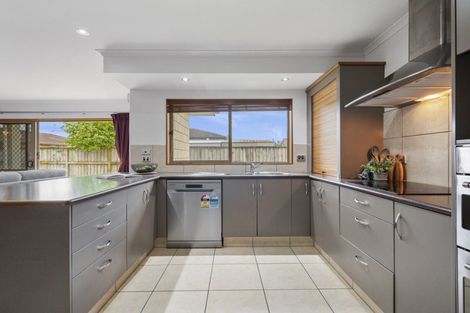 Photo of property in 5 Shire Place, Papamoa Beach, Papamoa, 3118