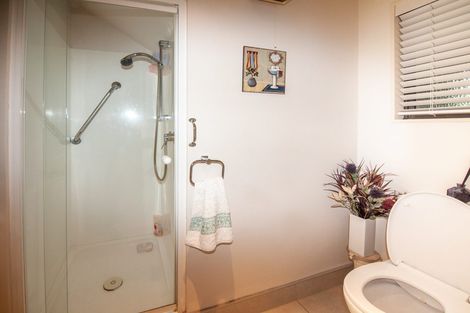 Photo of property in 6 Derry Hill, Churton Park, Wellington, 6037