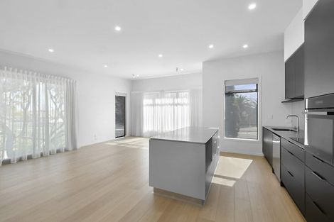 Photo of property in 30c Waiwaka Terrace, Strandon, New Plymouth, 4312