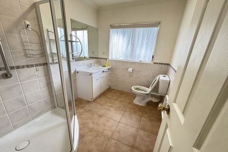 Photo of property in 8 Rosebay Rise, Henderson, Auckland, 0610