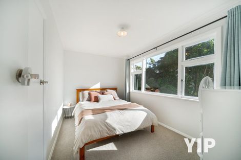 Photo of property in 6 Royston Way, Newlands, Wellington, 6037