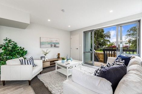 Photo of property in 2/51 Wharf Road, Te Atatu Peninsula, Auckland, 0610