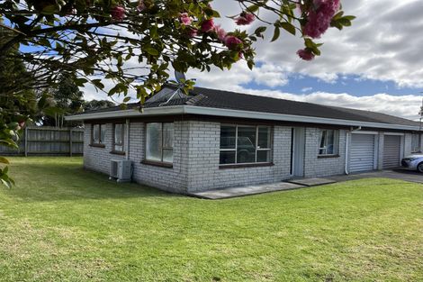 Photo of property in 18b Challen Close, Conifer Grove, Takanini, 2112