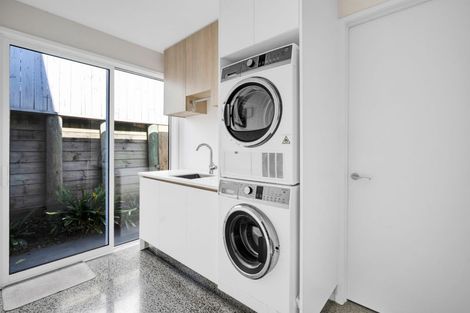 Photo of property in 321b Mangorei Road, Merrilands, New Plymouth, 4312