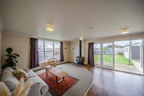 Photo of property in 12 Lake View Road, Waipukurau, 4200